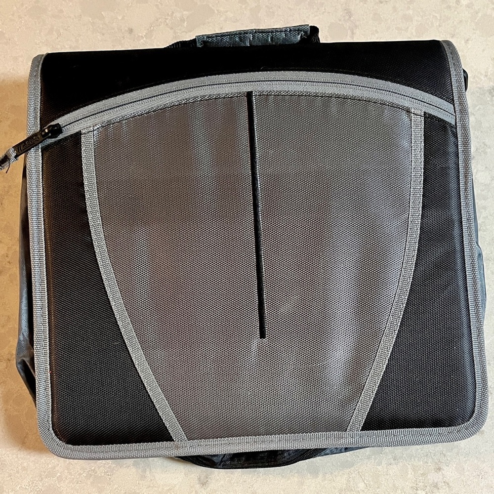 File Folder Binder Case all in one. Good condition. 13”x12.5”x4.5”.